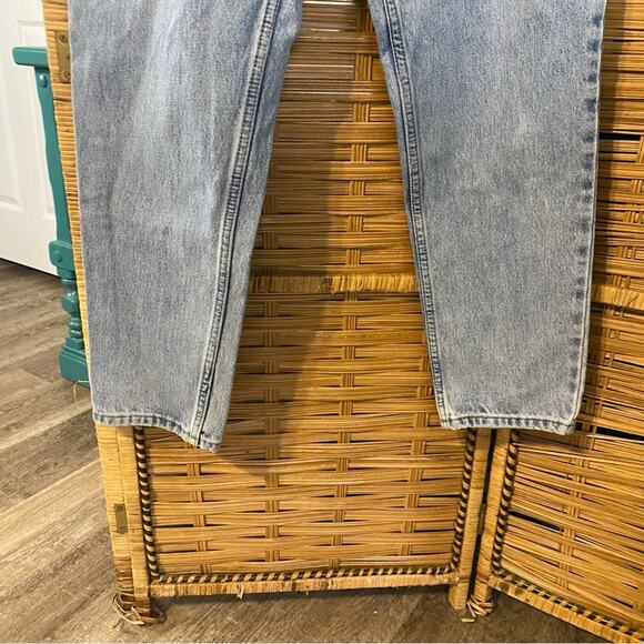 Women’s vintage Levi's 550 Light Blue relaxed tapered fit denim Jeans Y2K 12 - Picture 6 of 8